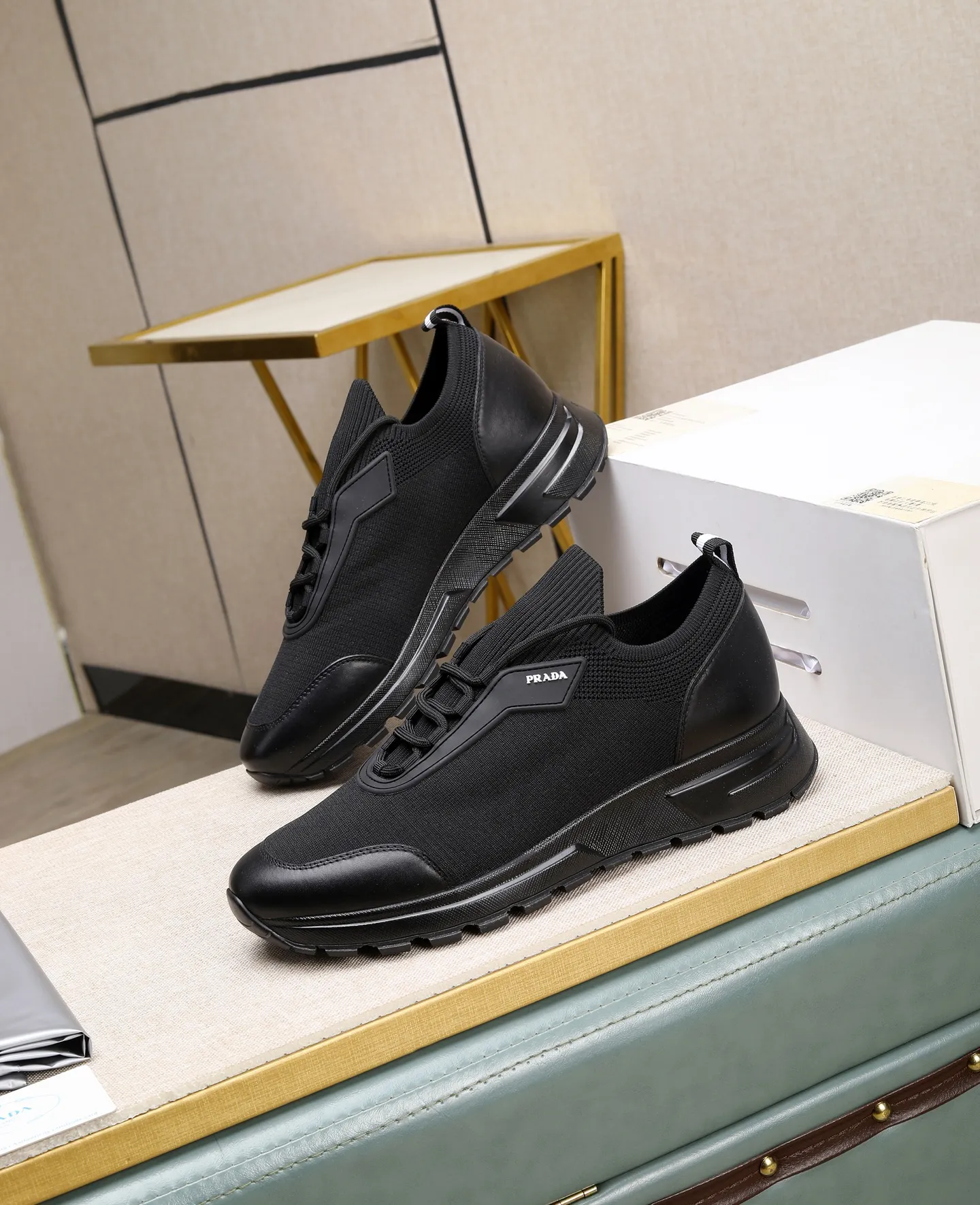 Men's clothing and shoes 💰500 👑👑The latest model of high-quality PRADA men's shoes on the Hong Kong purchasing agency official website has been launched in 1:1 copy, synchronized with Hong Kong counters, and on the same catwalk; all made of breathable fly weave ➕Imported breathable fabrics with cowhide lining, 🍡🍡The original 1:1 non-slip and wear-resistant; comfortable on the feet, attractive style, fine workmanship, and simple and neat shoe trees, showing the courage and toughness of men, 👍 Code number 38 to 45